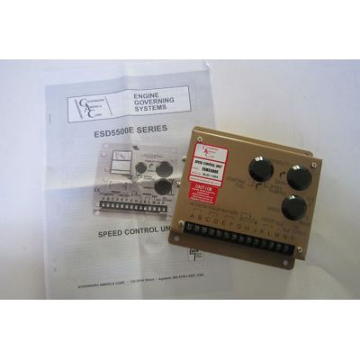 6端子接直流24V（特殊订货12V）电源，可利用发动机的控制电瓶、起动电瓶或采用其它稳压及非稳压电源供电，但要保证系统的峰值功耗和电压波动范围的要求。当采用起动电瓶供电时，必须设置充电装置以保证电瓶电量充足。在发动机起动时，电瓶短时间的输出电压跌落不会影响调速器正常工作。转速控制器正电源端（6脚）通过电源开关（或?；兀?、必要时可加保险丝串连直接接至24V电瓶正极，即直接从电瓶正极取电。转速控制器负电源端（5脚）必须从电瓶负极直接引线。如果电源负极需接地，则电源负极在电瓶负极端接大地，不能从控制器负极（